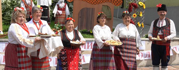 Фестивалът в село Ловчанци се превърна в истински фолклорен празник (ВИДЕО)