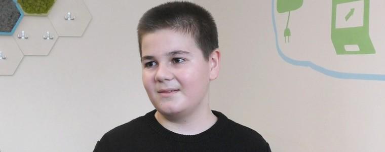 Енан Енвер от СУ „Св. Климент Охридски“ намери и върна изгубена пенсия на възрастна жена (ВИДЕО)