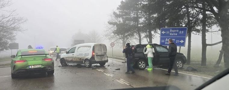 Катастрофа по пътя Добрич - Варна причини голямо задръстване