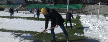Фенове на Добруджа се обединиха и разчистиха терена на стадион "Дружба" (ВИДЕО)