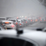 АПИ: 13 области с жълт код за снеговалеж утре, шофьорите да тръгват на път подготвени