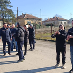 Българи и румънци зарязаха лозите в Кардам