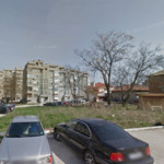 Няма да строят гаражи в градинката зад блока по ул. „Княз Дондуков“ до пазара (СНИМКИ)