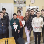 ПМГ „Иван Вазов“ – първи на ученически игри по шахмат от VIII до X клас (СНИМКИ)
