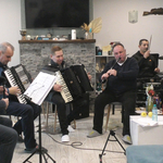 “Приятели Фолк“ и Петър Ралчев с първа съвместна репетиция за юбилейния концерт на оркестъра (ВИДЕО)