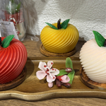 Пролетни мотиви и аромати – новата колекция свещи в ателието на Бисерка Бонева (ВИДЕО)