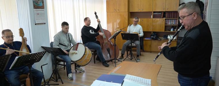 Спектакълът „Живата памет на времето“ отново на сцената в Добрич (ВИДЕО)