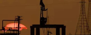 Reuters: САЩ обмислят премахването на санкциите срещу петрола от Русия