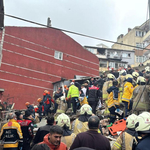 Две сгради рухнаха в Истанбул след експлозия