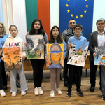 В Каварна наградиха общинските победители в конкурса за детска рисунка „С очите си видях бедата“