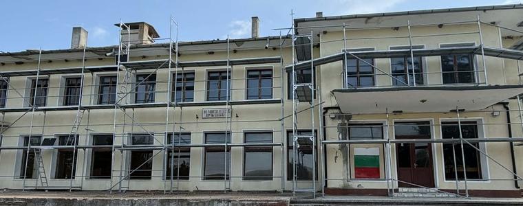 Стартираха ремонтните дейности в читалище „Христо Ботев – 1940“ в с. Коритен