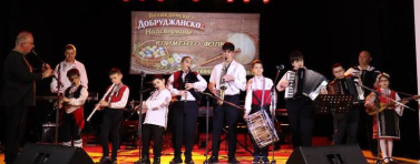 Великденско добруджанско надсвирване отново събра в Генерал Тошево любители на народната музика