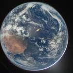 Астронавтите от Артемис II изпратиха първи снимки от Земята от полета си към Луната