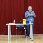 Иван Миглев представи книгата „Софинден“ и творчество си пред жителите на Генерал Тошево