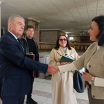 ИЗБОРИ 2026: Водачът на лявата листа в Добрич Сияна Фудулова и Румен Петков дариха исторически книги на РБ „Дора Габе”