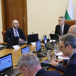 Премиерът: Проверяваме има ли схема за празни рафтове и пълни джобове с "магазините на човека"