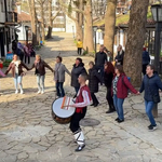 Великденско хоро събра десетки граждани в „Стария Добрич“