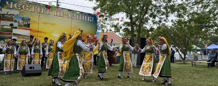 Богата музикална програма за празника на село Фелдфебел Денково (СНИМКИ)