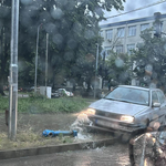 Солидно почерпен водач се заби с колата си в пожарен хидрант в Добрич