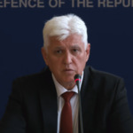 Военният министър уточни: Продажбите на оръжия за Украйна остават възможни