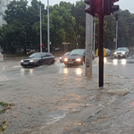 Автомобил закъса във водата на бул. „25-ти септември“ пред ДКЦ-2