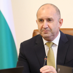 Радев: Получихме близо €1 млрд., докато ни атакуват от плажовете