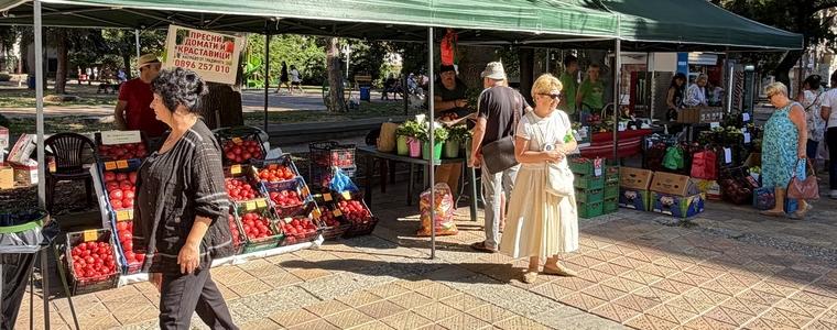 Есенно изложение представя продукцията на производители и занаятчии от община Добричка (ВИДЕО)