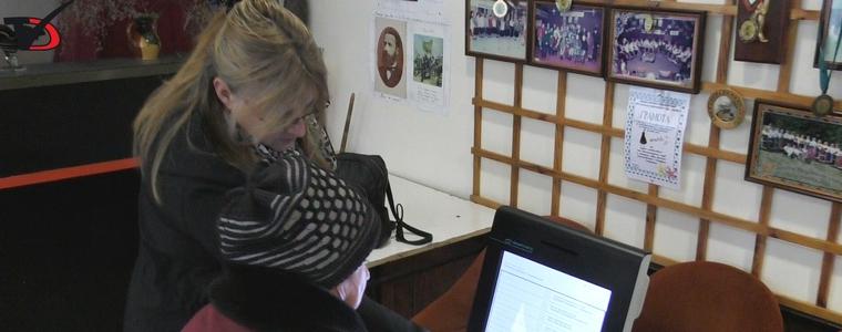 Жителите на Сенокос тестваха машинното гласуване преди изборите (ВИДЕО)
