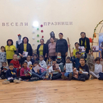 Първокласници от Добрич отбелязаха Деня на народните будители в село Царевец (СНИМКИ)
